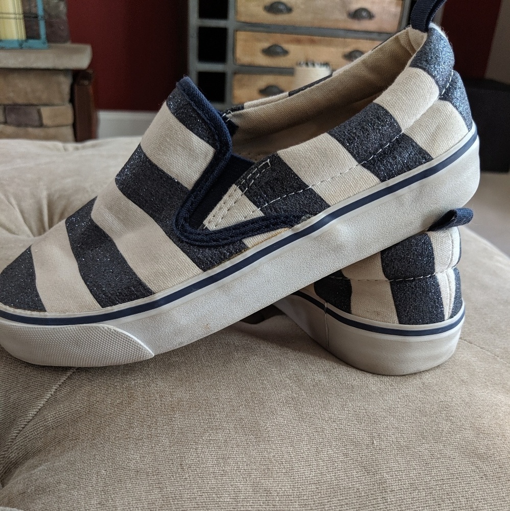 Youth slip on shoes
